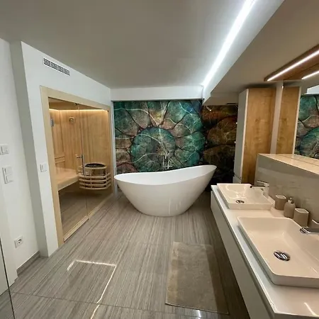 Апартаменты Luxurioeses Loft Mit Grosser Sonnenterrasse & Sauna Мюнхен