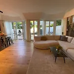 Luxurioeses Loft Mit Grosser Sonnenterrasse & Sauna Lägenhet